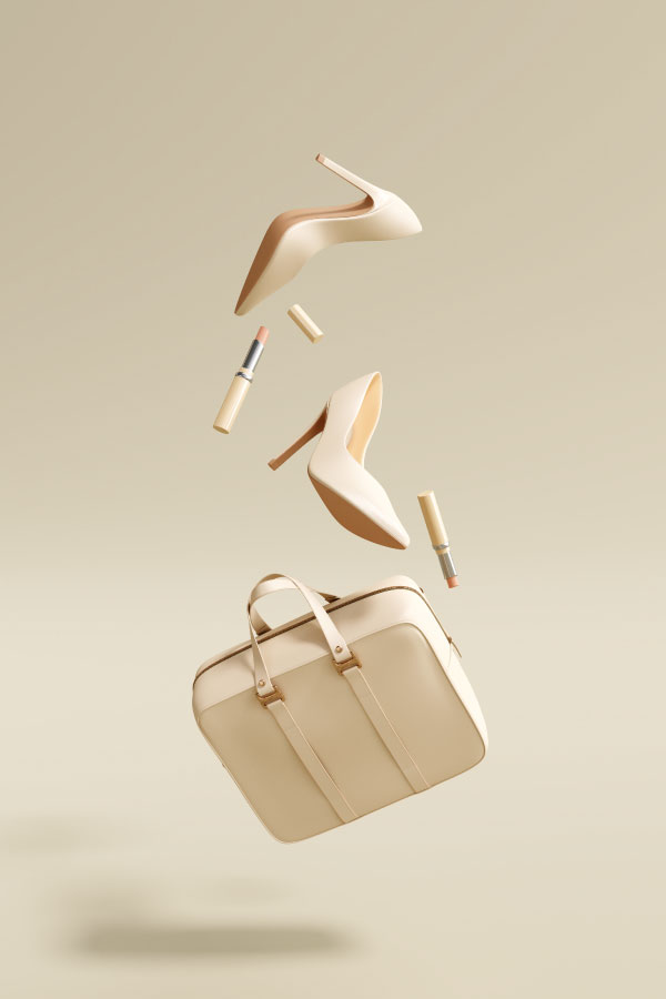 Reichweite, die konvertiert. Beiges Bild auf der eine Handtasche, Schuhe und Lippenstifte abgebildet sind